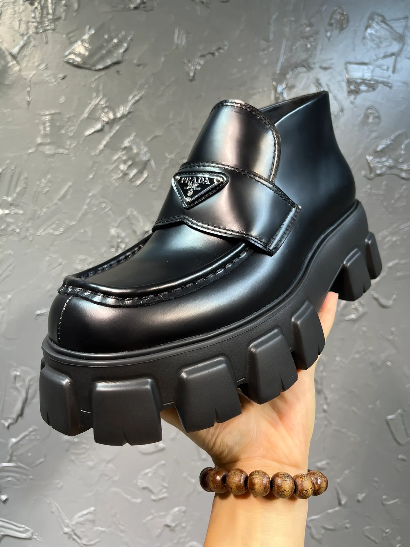 Men's clothing and shoes💰820💰 🔥🔥🔥3990 The latest prada Prada triangle enamel logo high-height lace-up shoes, the official website synchronizes the round toe and bold Lofte boots, using the original one-to-one development, the outsole one-to-one private molding, the fabric uses imported open edge beads, lining cowhide, foot pad cowhide, sole height 5cm, outsole original rubber foam sole, size 39-46
